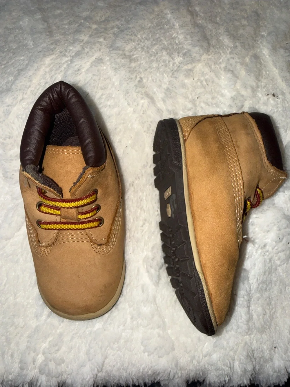 🤎Lightly Used Timberland Kids Wheat Lace-Up Ankle Boots with Dark Brown Collar